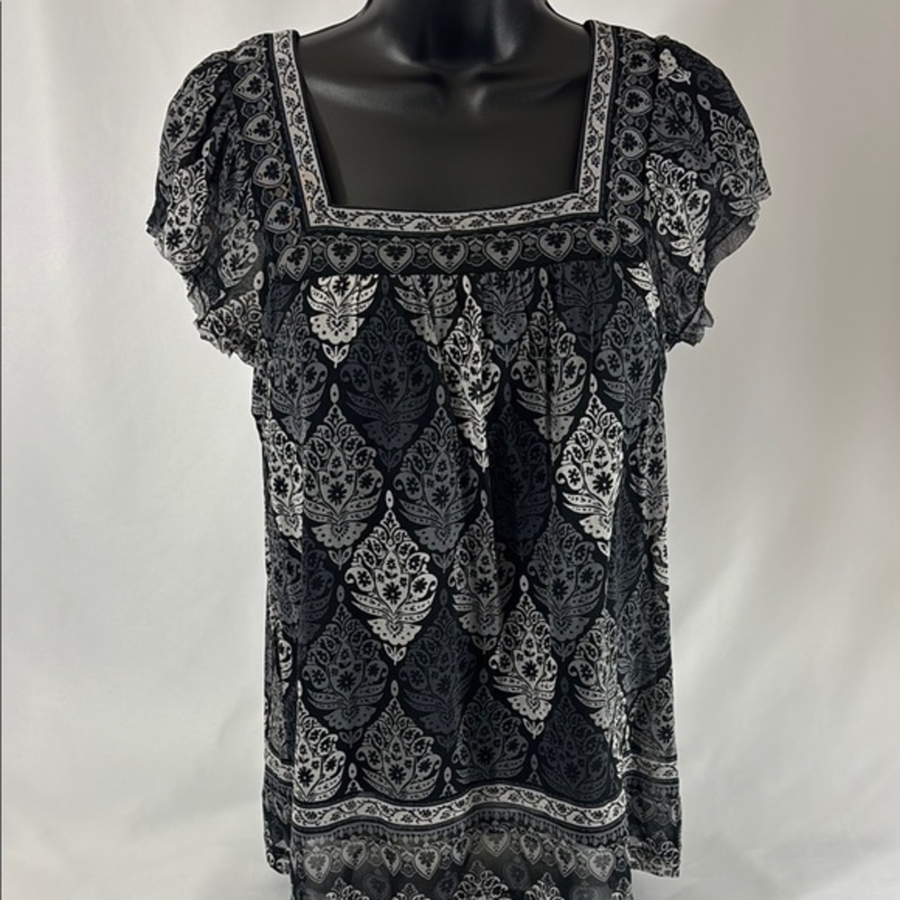 Apt. 9 Black and Gray Square Neck Fully Lined Top For A Classy Look